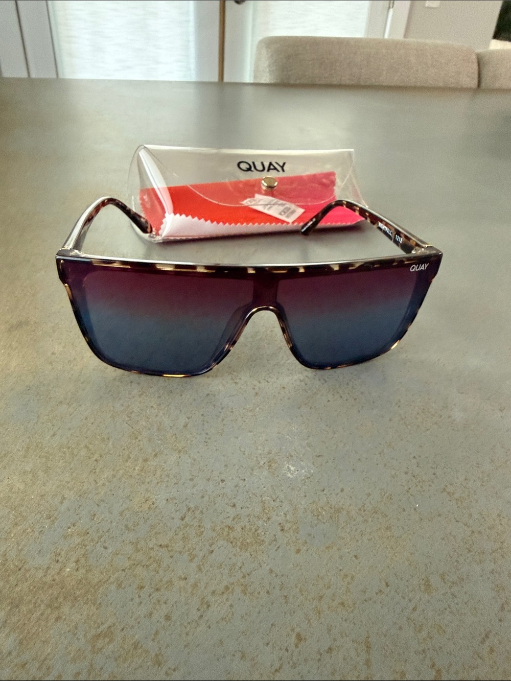 Quay Australia Purple Gradient Shield Sunglasses with Pink Case - Picture 7 of 7